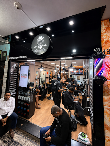 Fachada real da Barbearia Luma na Rua da Bahia, 490 com letreiro circular luminoso
